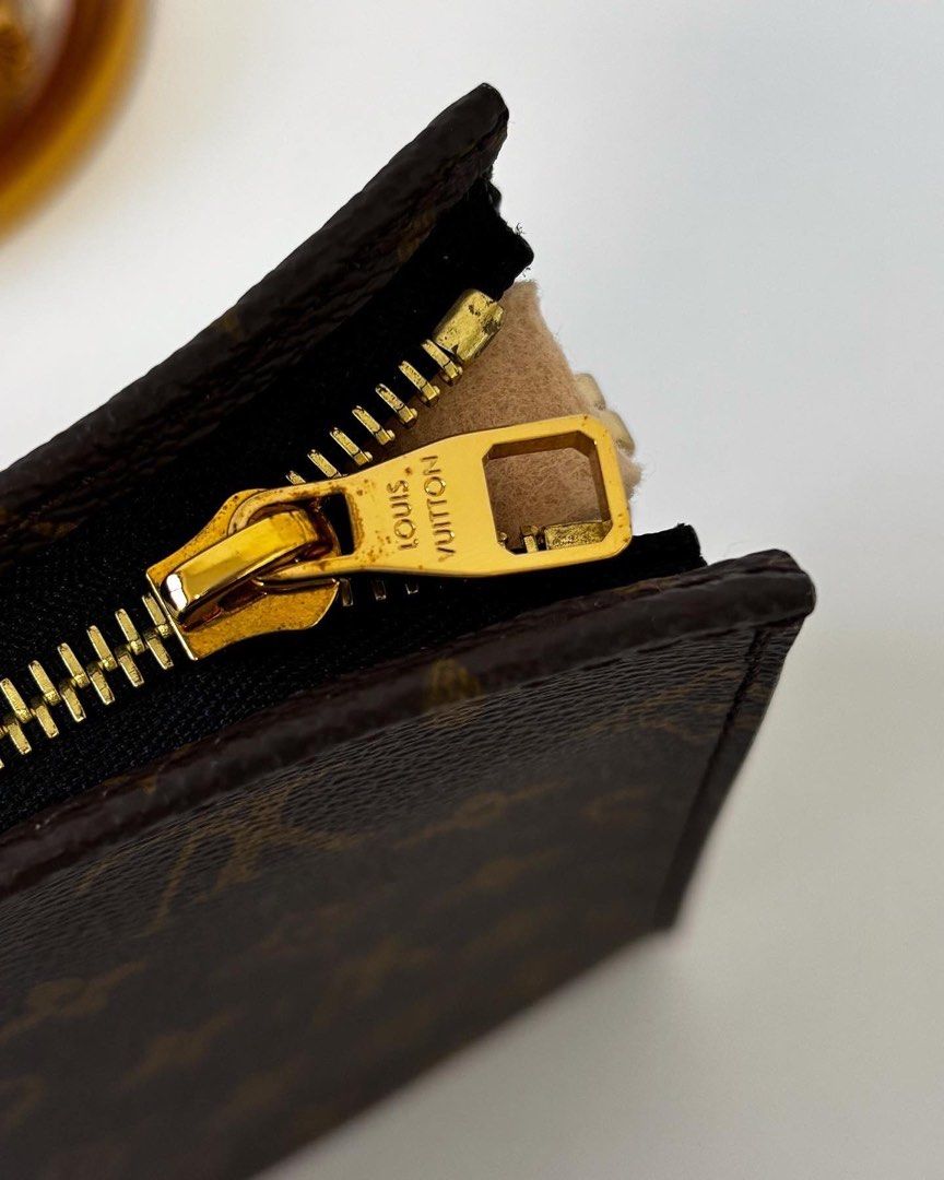 (PayNow$990) LV Poche Toilette NM