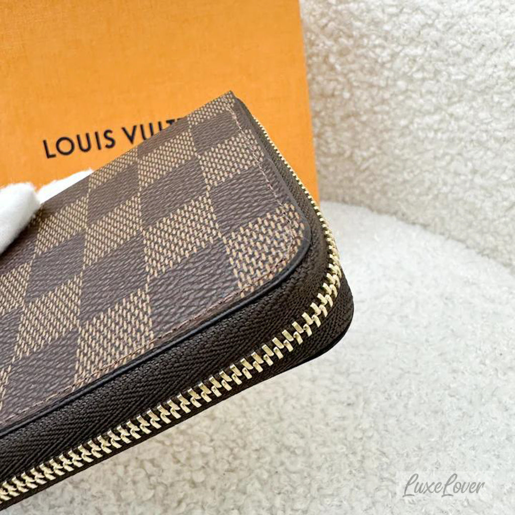 (PayNow $590) LV Zippy Small Wallet / Card Holder in Vivienne in London Christmas 2021 Canvas and GHW