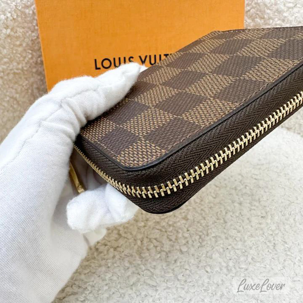 (PayNow $590) LV Zippy Small Wallet / Card Holder in Vivienne in London Christmas 2021 Canvas and GHW