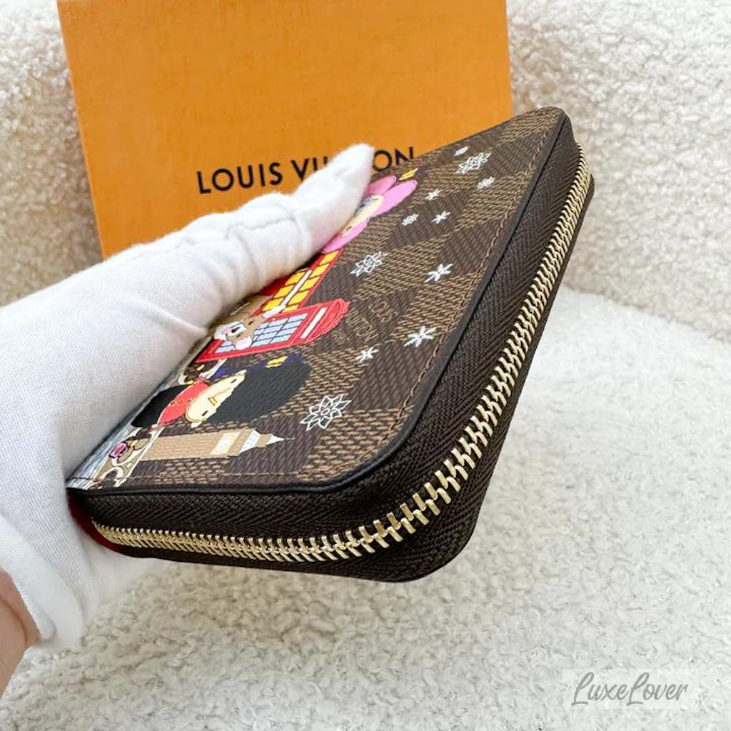 (PayNow $590) LV Zippy Small Wallet / Card Holder in Vivienne in London Christmas 2021 Canvas and GHW